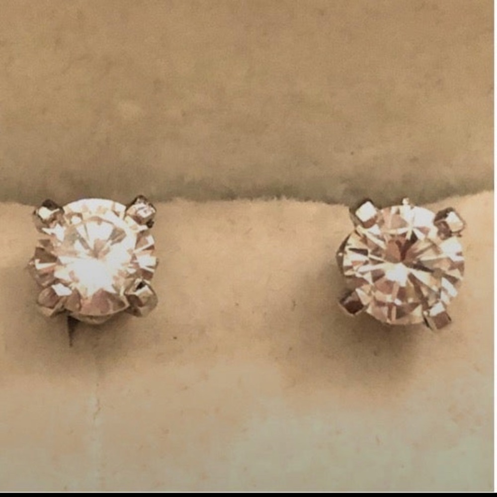 Diamond stud earrings - Picture 3 of 7